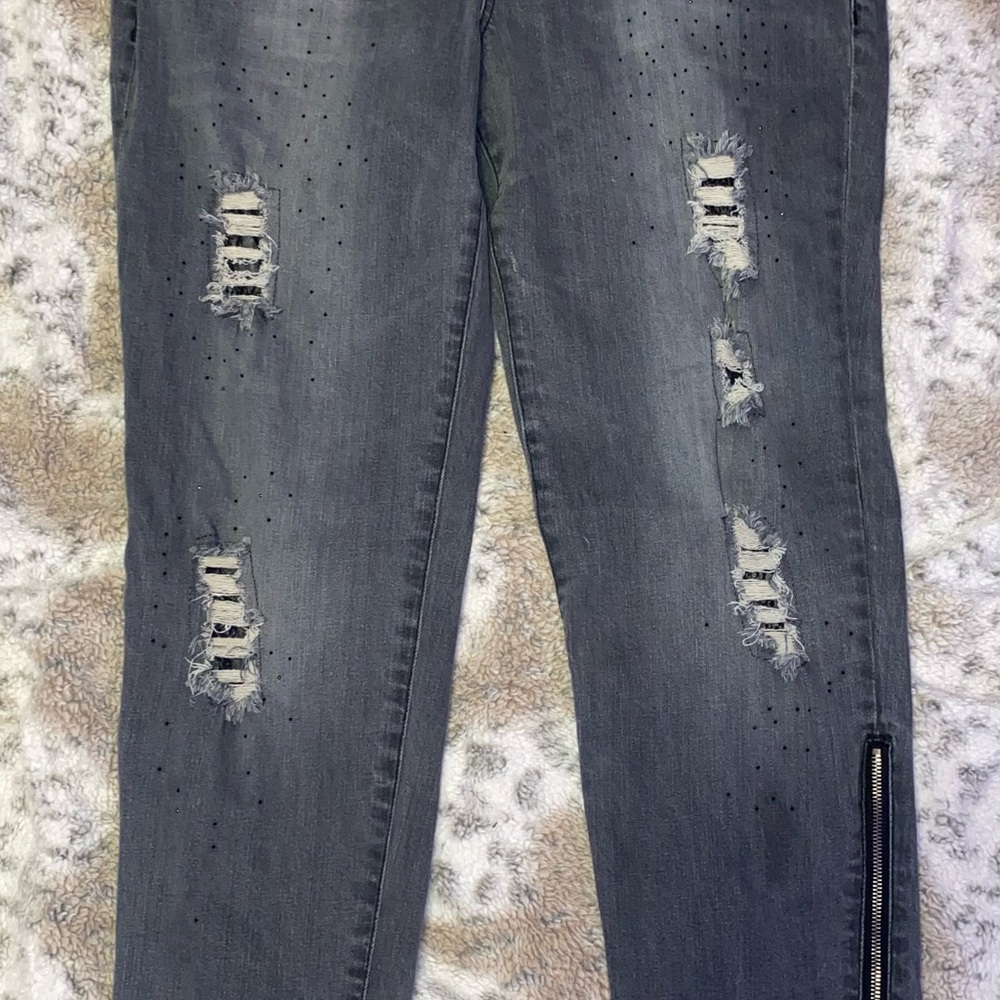 BONGO Charcoal Distressed Skinny Jeans